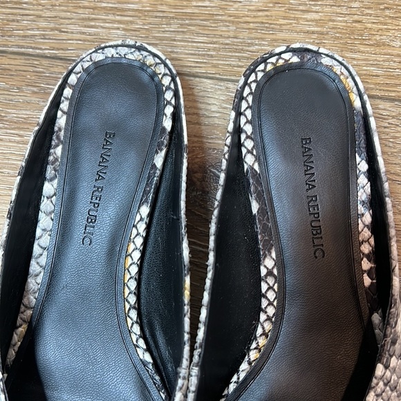 Banana Republic Snake Print Leather Mules Size 6M - Picture 5 of 7